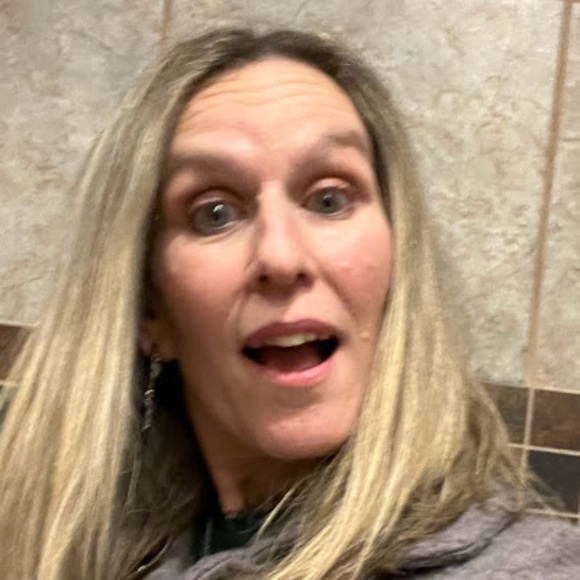 Meet your Posher, Sandy - Picture 1 of 1